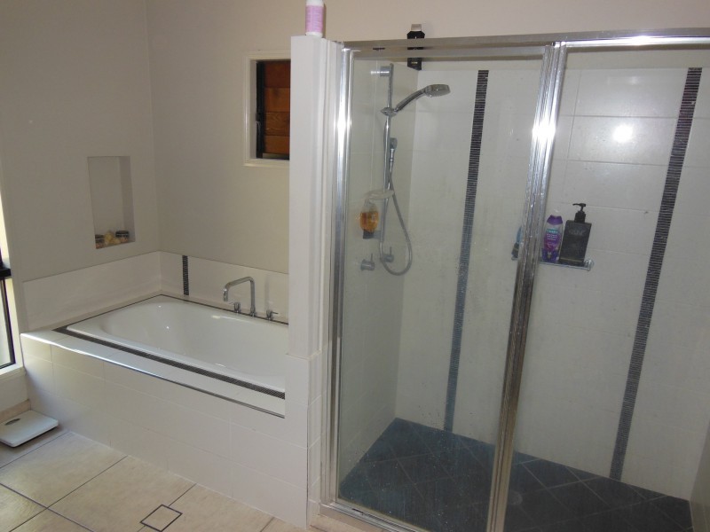 70 St Albans Road, Mount Louisa QLD 4814