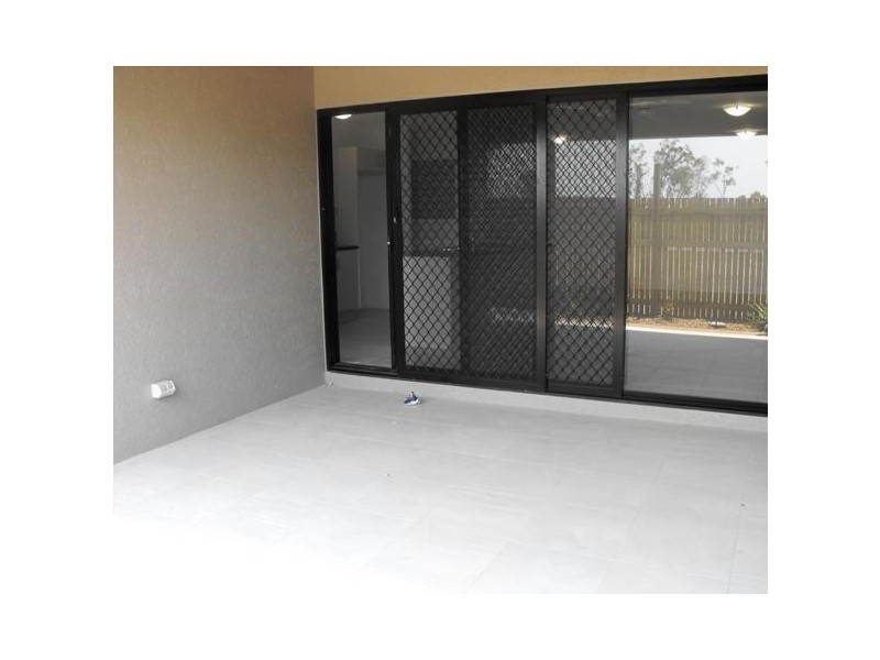 1/2 Claret Close, Condon QLD 4815