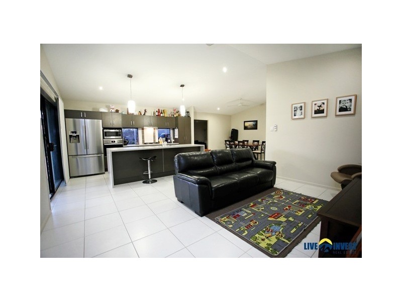 1 South Beck Drive, Rasmussen QLD 4815