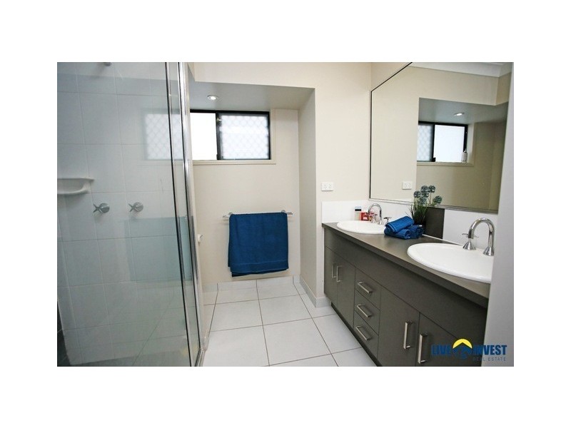 1 South Beck Drive, Rasmussen QLD 4815