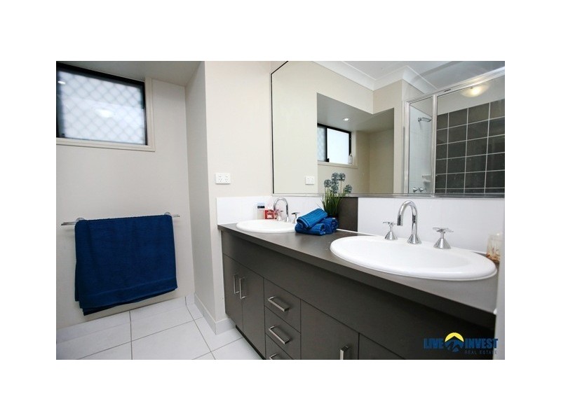 1 South Beck Drive, Rasmussen QLD 4815