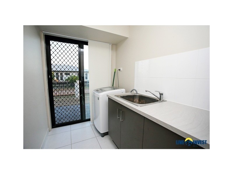 1 South Beck Drive, Rasmussen QLD 4815