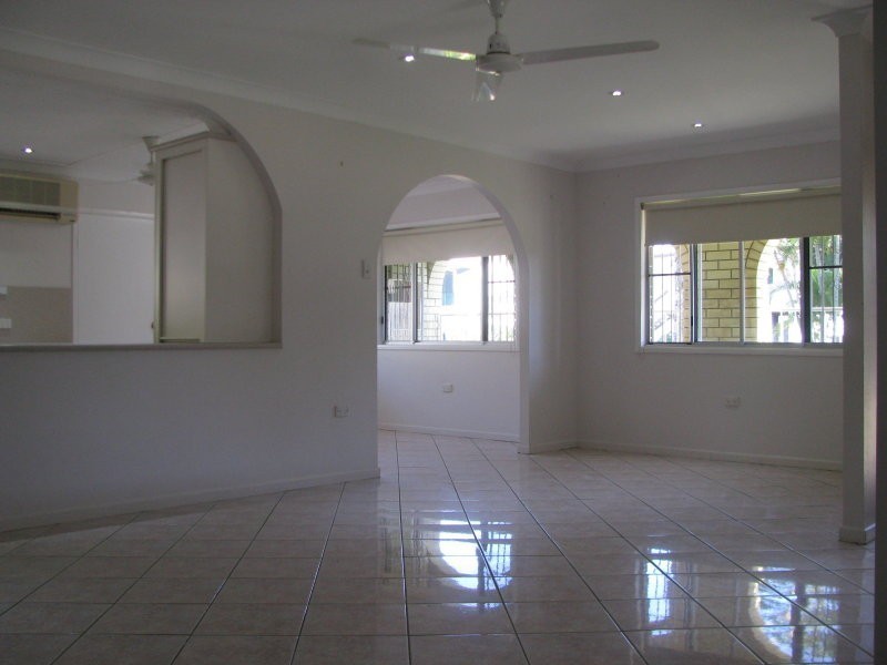 25 Rossiter Street, Cranbrook QLD 4814