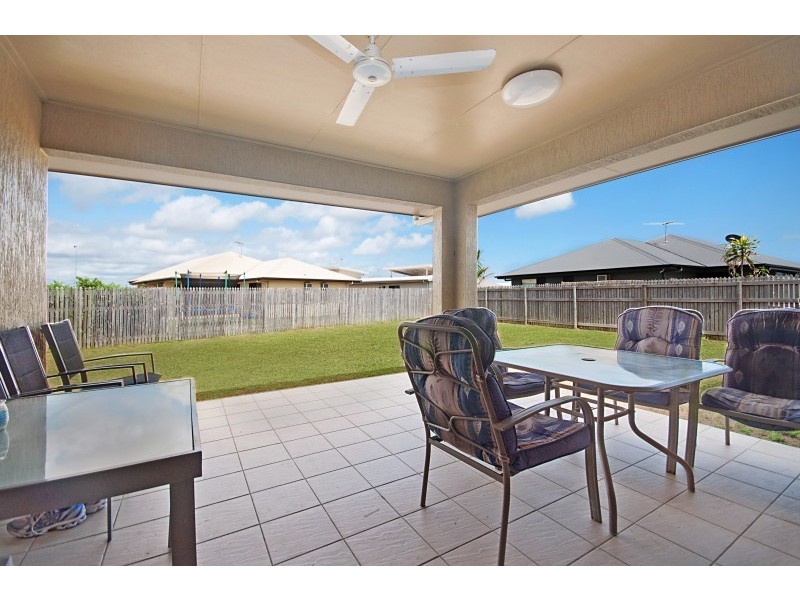 8 Fontwell Crescent, Mount Low QLD 4818
