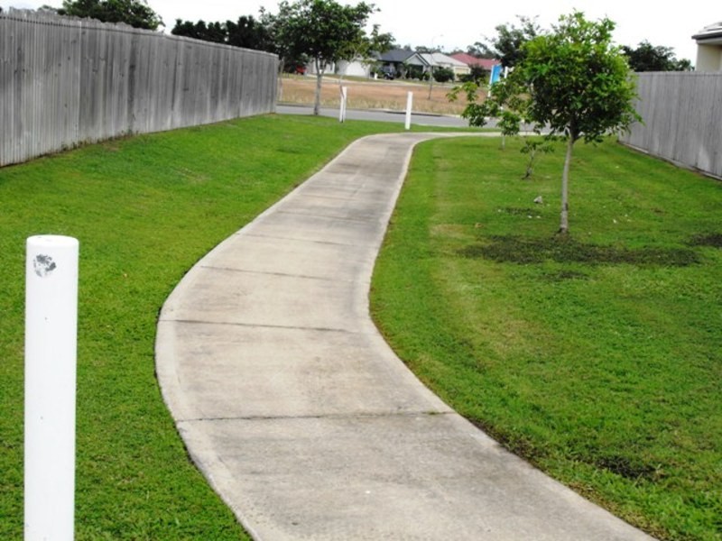 8 Fontwell Crescent, Mount Low QLD 4818