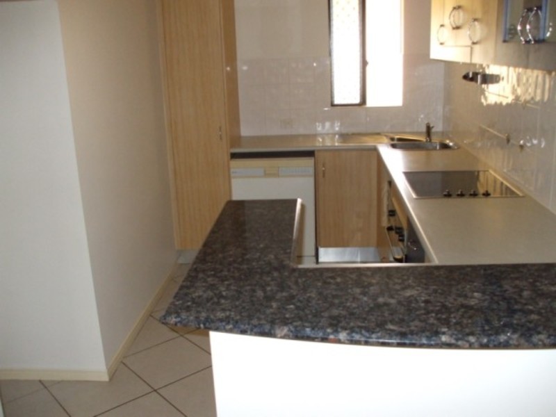 14/18 – 30 Sir Leslie Thiess Drive, Townsville City QLD 4810