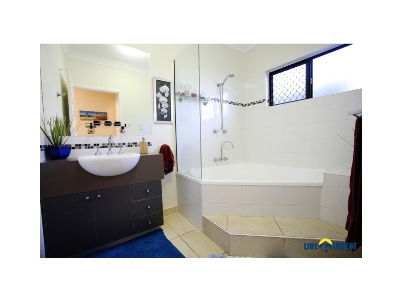 30 Greentree Circuit, Bushland Beach QLD 4818