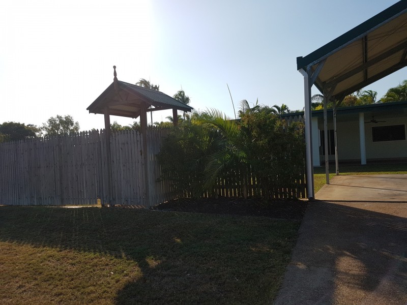 27 Manuka Court, Bushland Beach QLD 4818