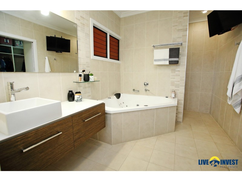 292 Kelso Drive, Kelso QLD 4815