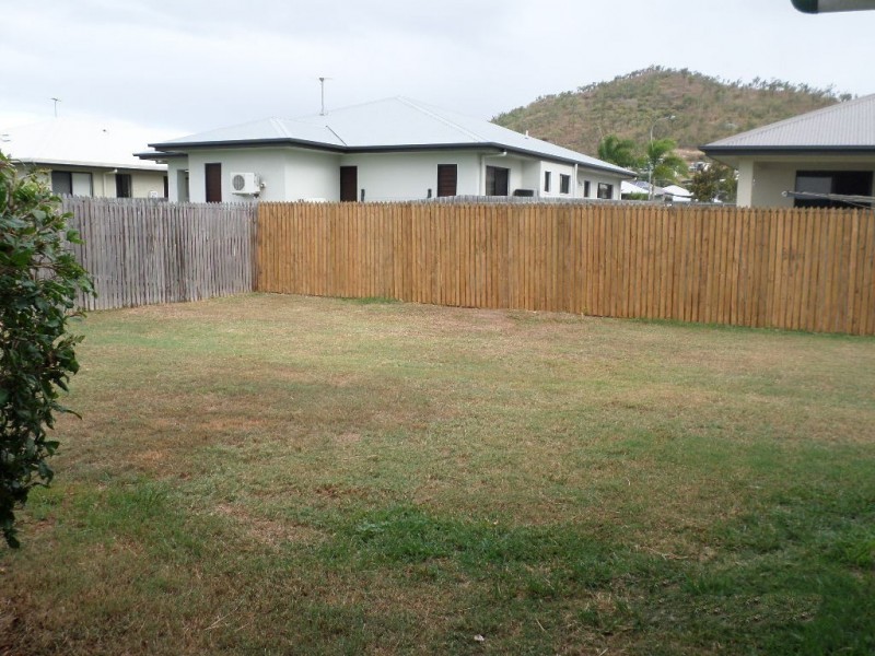 20 Lyndhurst Street, Mount Louisa QLD 4814