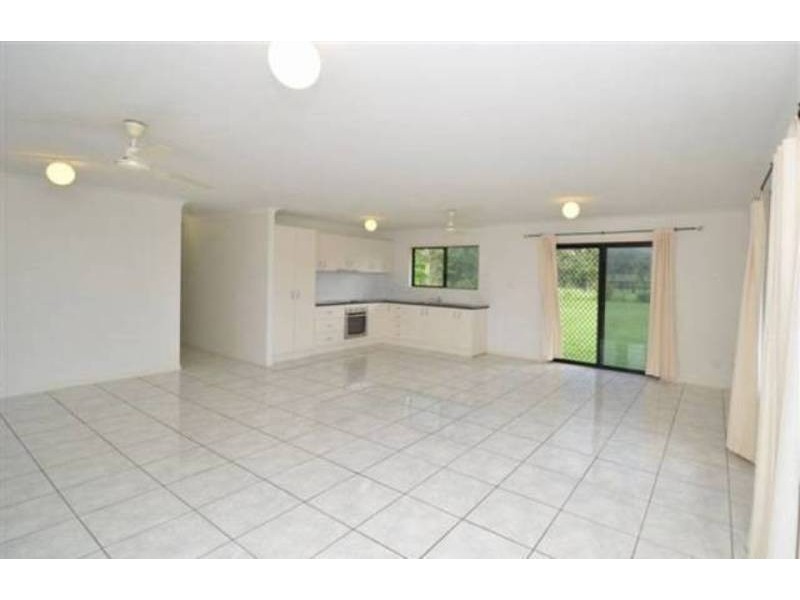 224 Valley Drive, Oak Valley QLD 4811