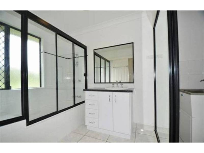 224 Valley Drive, Oak Valley QLD 4811