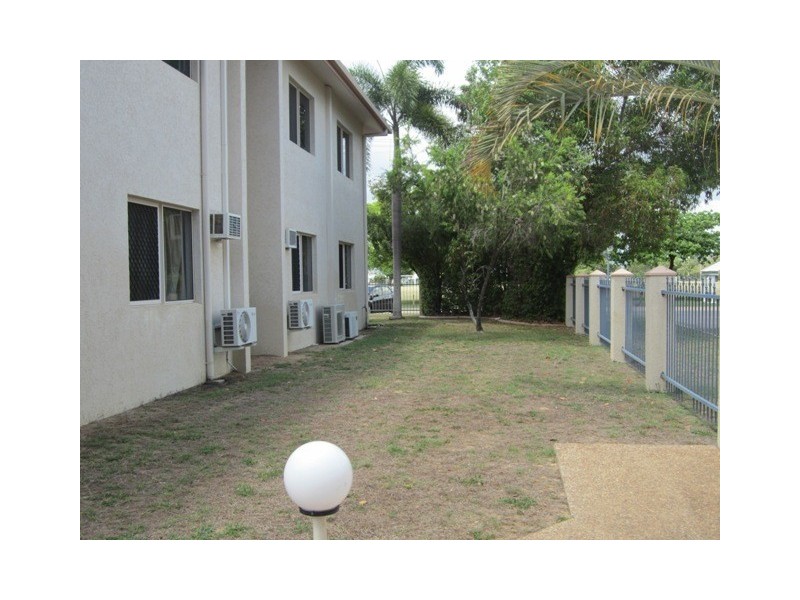 1/2 Macrossan Street, South Townsville QLD 4810