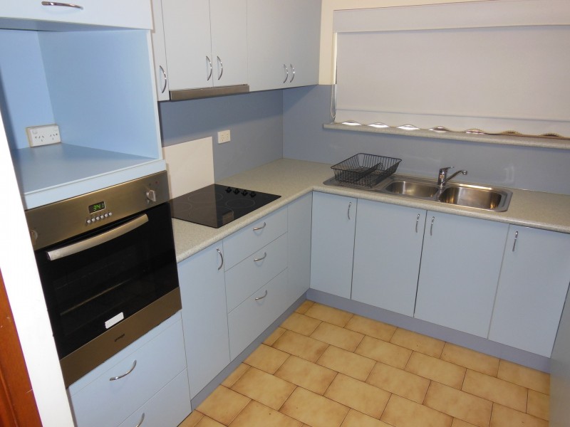 2/8 Goldring Street, Hermit Park QLD 4812