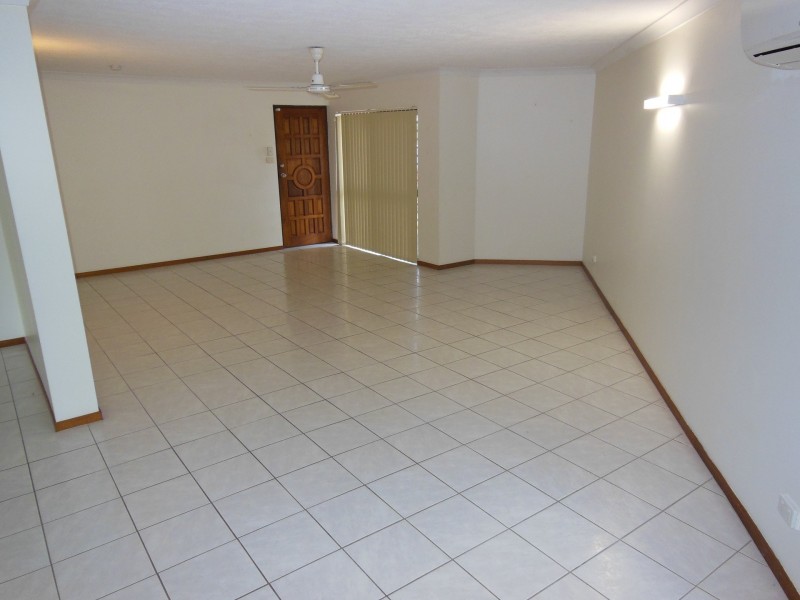 2/8 Goldring Street, Hermit Park QLD 4812