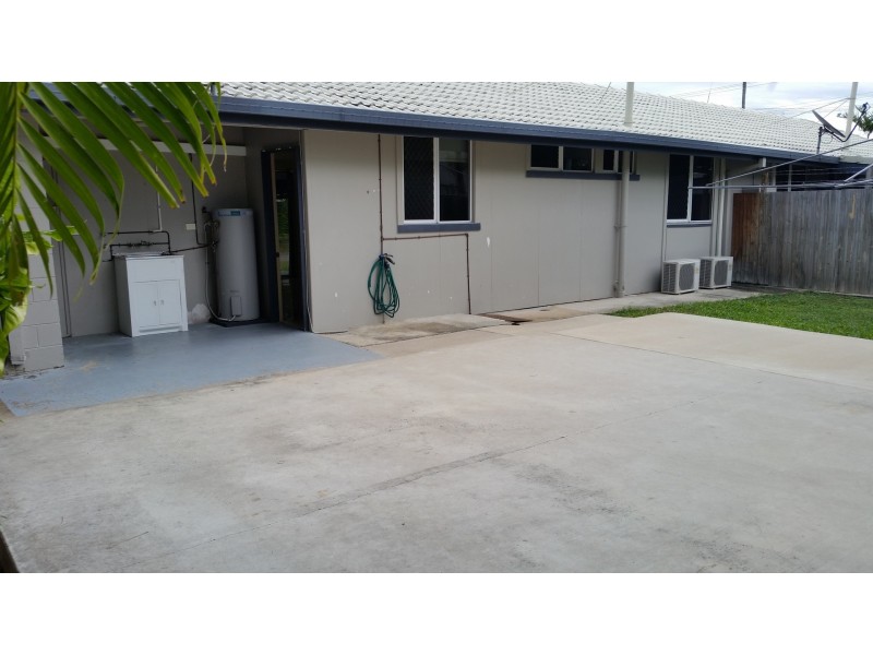 2/2 Wandella Crescent, Cranbrook QLD 4814