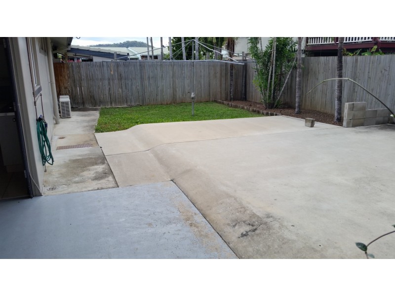 2/2 Wandella Crescent, Cranbrook QLD 4814