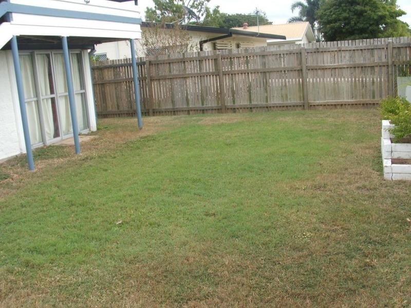 8 Emerald Street, Kirwan QLD 4817