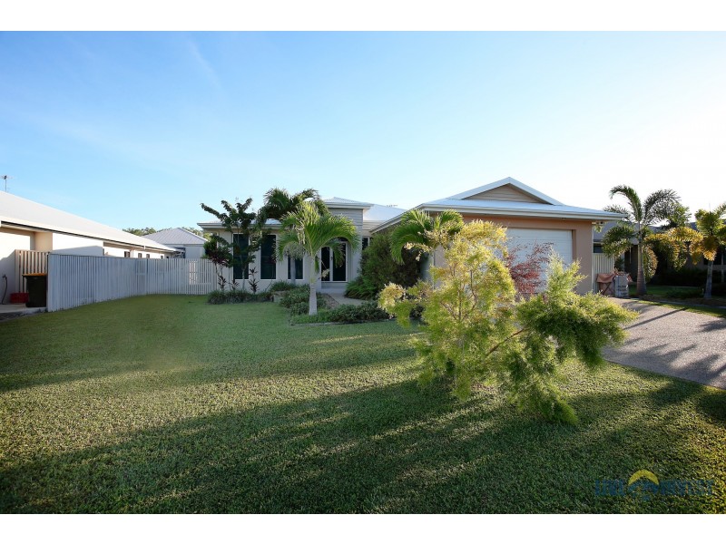 17 Hillock Crescent, Bushland Beach QLD 4818