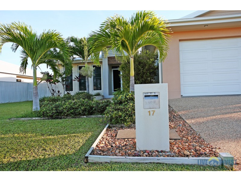 17 Hillock Crescent, Bushland Beach QLD 4818