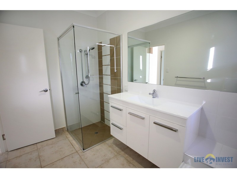 17 Hillock Crescent, Bushland Beach QLD 4818