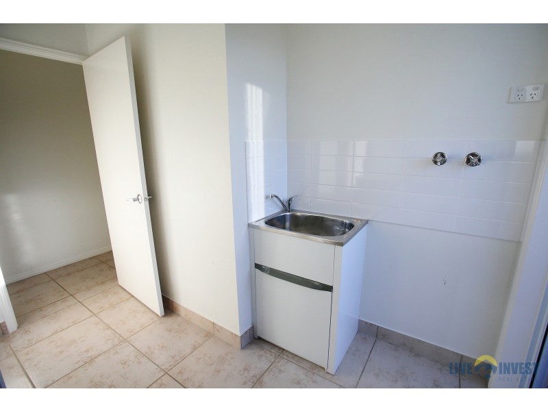 17 Hillock Crescent, Bushland Beach QLD 4818