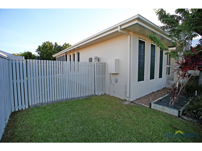 17 Hillock Crescent, Bushland Beach QLD 4818