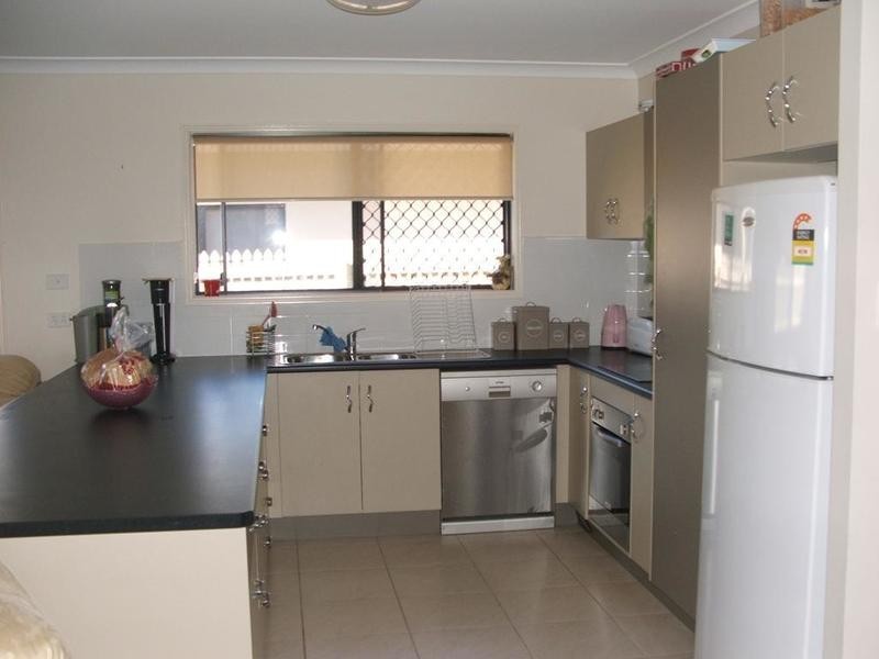 11 Parklands Drive, Mount Louisa QLD 4814