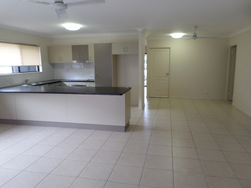 11 Parklands Drive, Mount Louisa QLD 4814