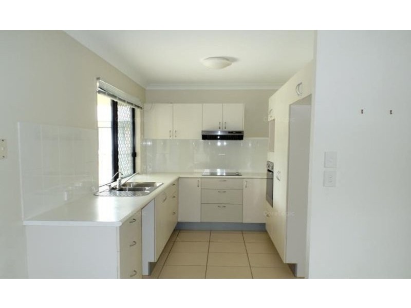 8 Meridian Court, Burdell QLD 4818