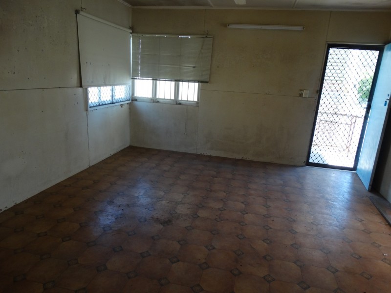 101 Tenth Avenue, Railway Estate QLD 4810