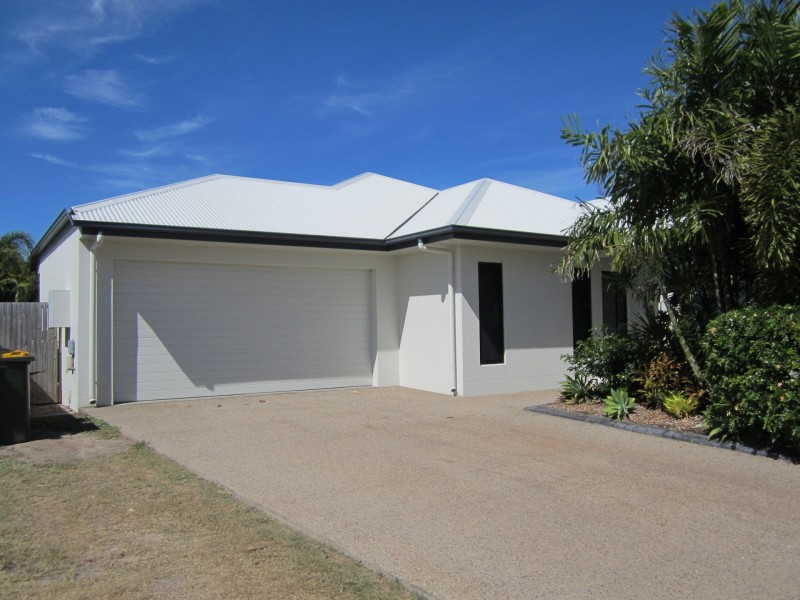 15 Malibu Parade ‘ Jaskyl Place’, Mount Louisa QLD 4814