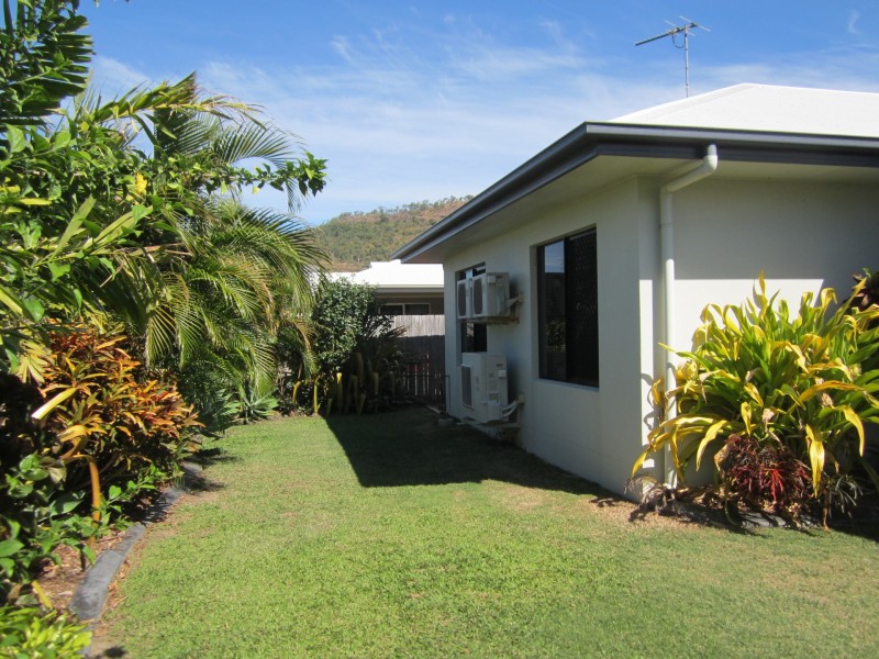 15 Malibu Parade ‘ Jaskyl Place’, Mount Louisa QLD 4814