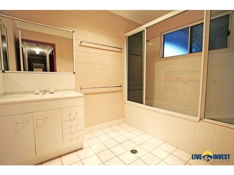 32 Leila Avenue, Rasmussen QLD 4815