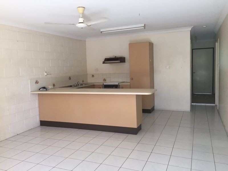 2/77 Queens Road, Hermit Park QLD 4812