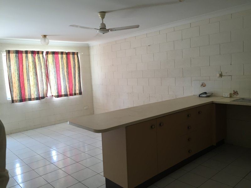 2/77 Queens Road, Hermit Park QLD 4812