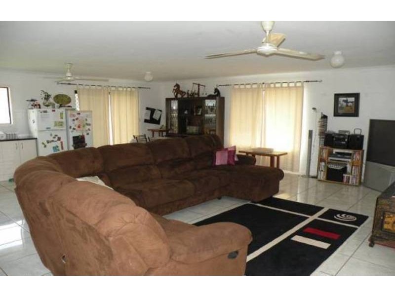 224 Valley Drive, Oak Valley QLD 4811