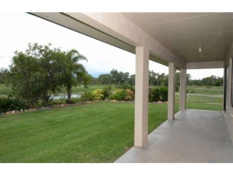 224 Valley Drive, Oak Valley QLD 4811