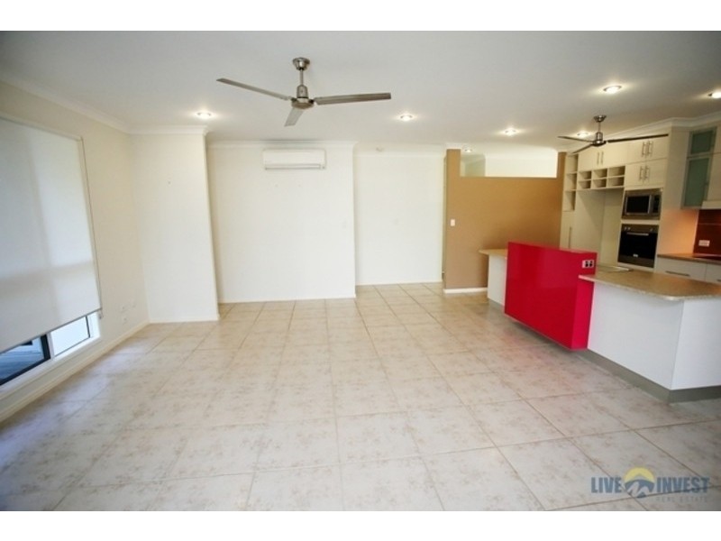 17 Hillock Crescent, Bushland Beach QLD 4818