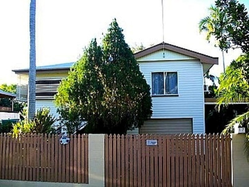 17 Surrey Street, Hyde Park QLD 4812