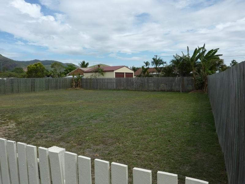 12 Josephine Crescent, Rasmussen QLD 4815