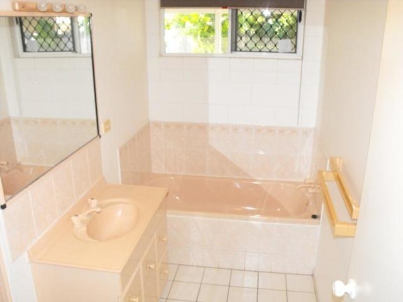 34 Forbes Street, Cluden QLD 4811