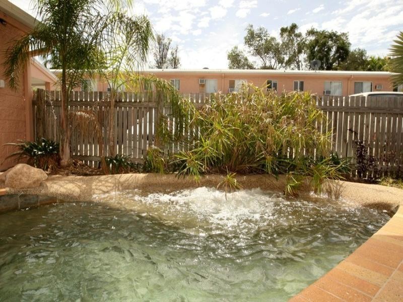 2/22 Marks Street, Hermit Park QLD 4812