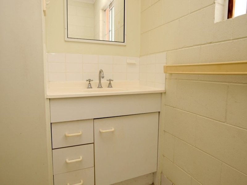 2/22 Marks Street, Hermit Park QLD 4812