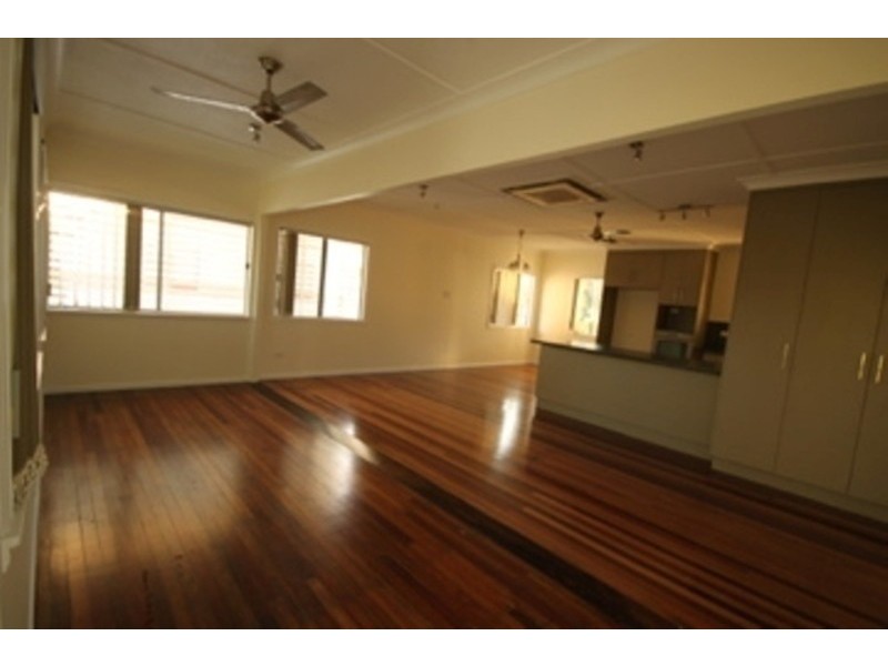 17 Surrey Street, Hyde Park QLD 4812