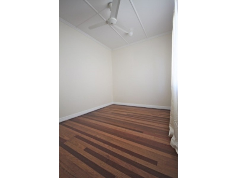 17 Surrey Street, Hyde Park QLD 4812