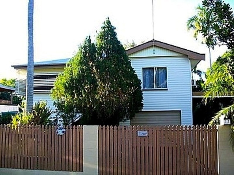 17 Surrey Street, Hyde Park QLD 4812