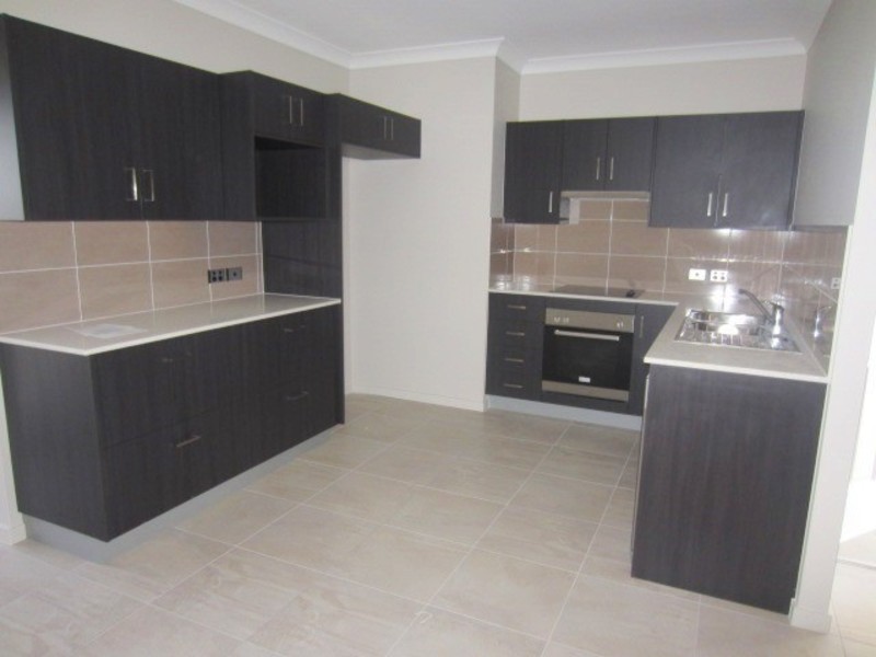 2/1 Mayflower Street, Burdell QLD 4818