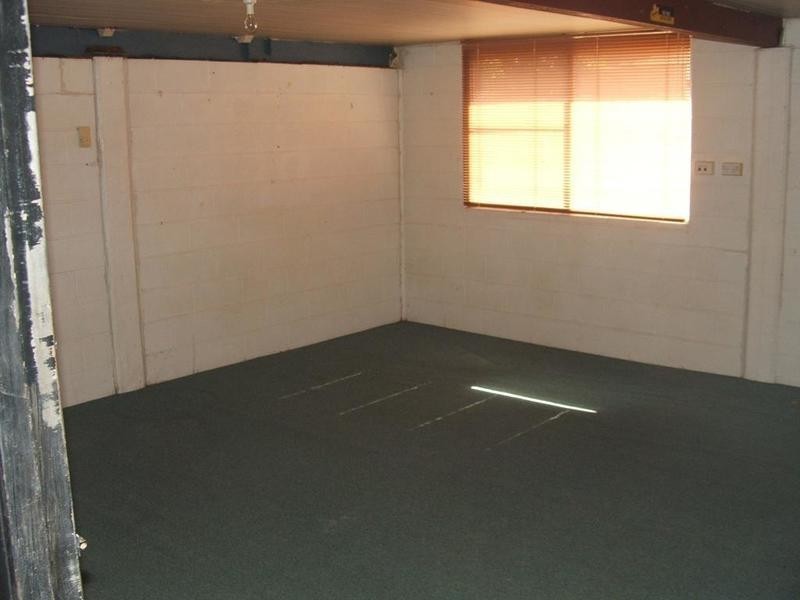 8 Emerald Street, Kirwan QLD 4817