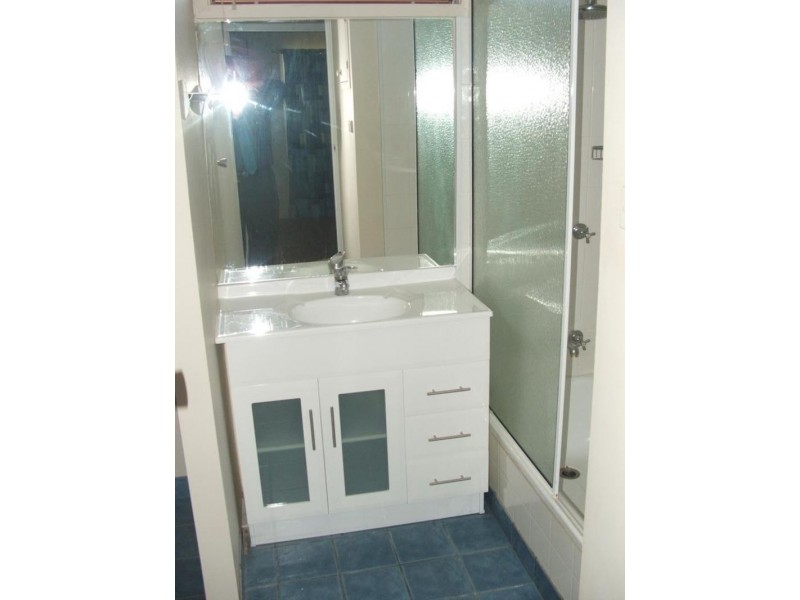 8 Emerald Street, Kirwan QLD 4817